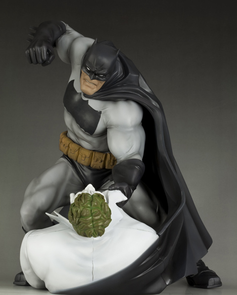 batman the dark knight returns statue